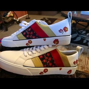 Women’s Diane Von Furstenberg size 8.30